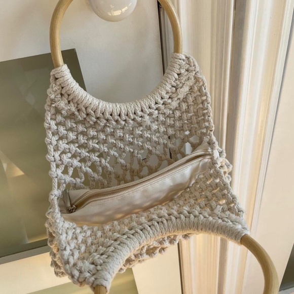 Cream crotchet hand bag / purse - Picture 3 of 4